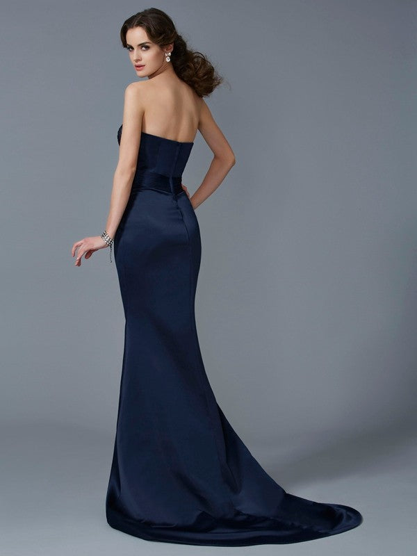 Vestidos largos de satén con cuentas, sin mangas, sin tirantes y corte trompeta/sirena